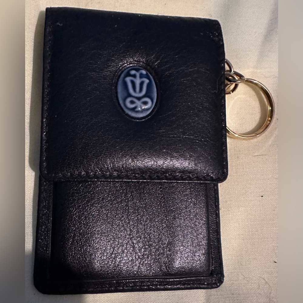 Beautiful retired Lladro collectors society coin purse/keyring